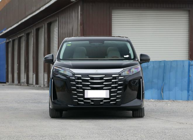 25万起竞争GL8配备航空座椅+15T插混j9国际站登录比亚迪首款MPV车型！不足(图6)